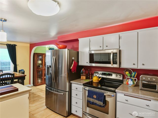 9240 Sand Point Way NE, Seattle, WA 98115