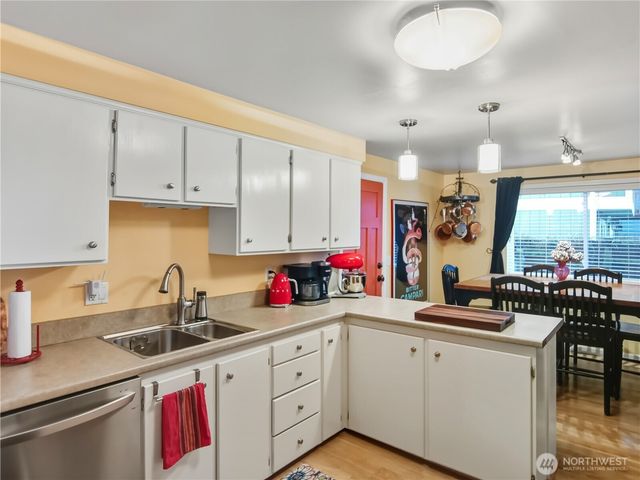 9240 Sand Point Way NE, Seattle, WA 98115