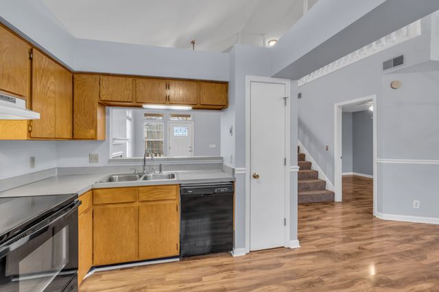 5904 Colchester Dr, Hermitage, TN 37076