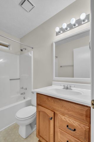 5904 Colchester Dr, Hermitage, TN 37076