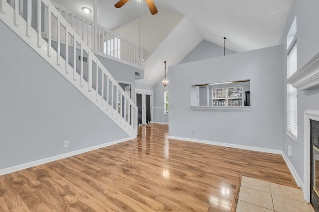 5904 Colchester Dr, Hermitage, TN 37076