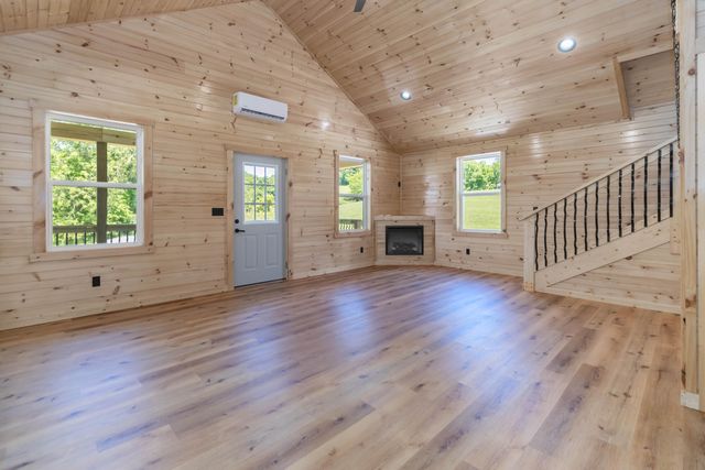 8239 S Highway 379, Jamestown, KY 42629
