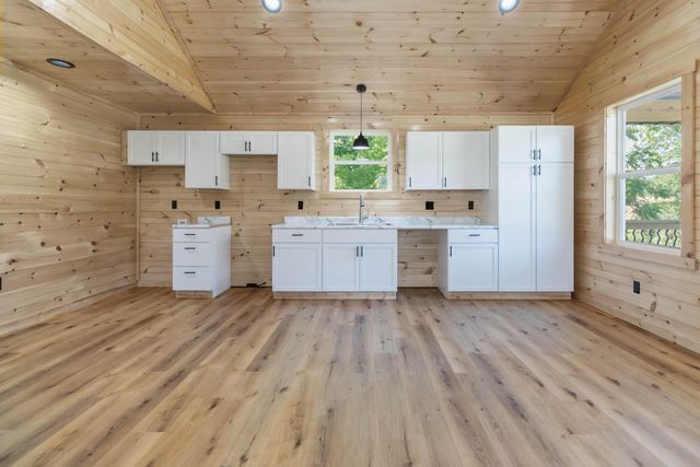 8239 S Highway 379, Jamestown, KY 42629