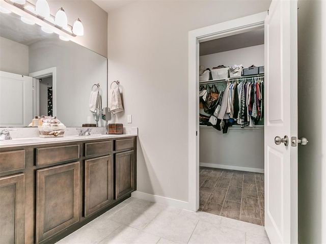 9896 Abington Circle, Edmond, OK 73025