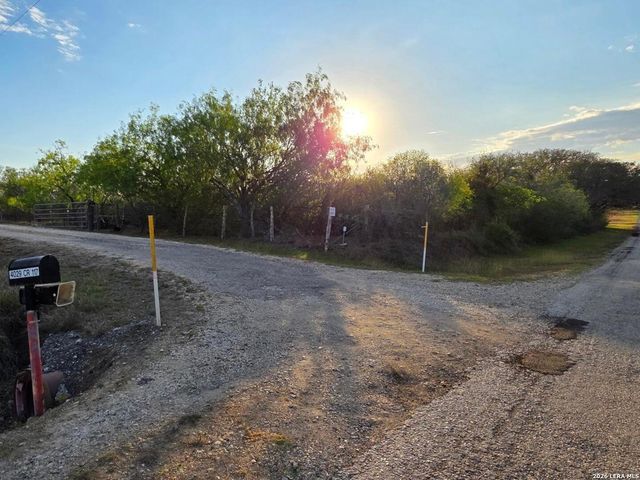 4029 County Road 117, Floresville, TX 78114