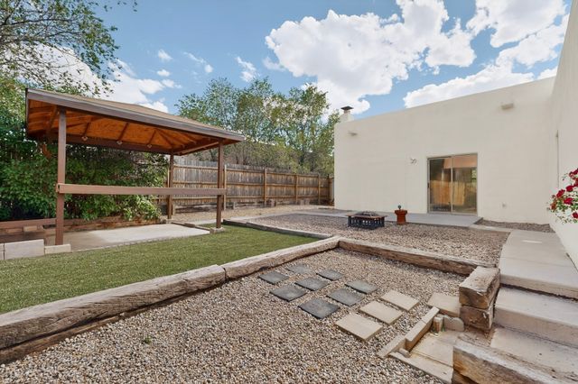 1507 Calle Angelina, Santa Fe, NM 87507
