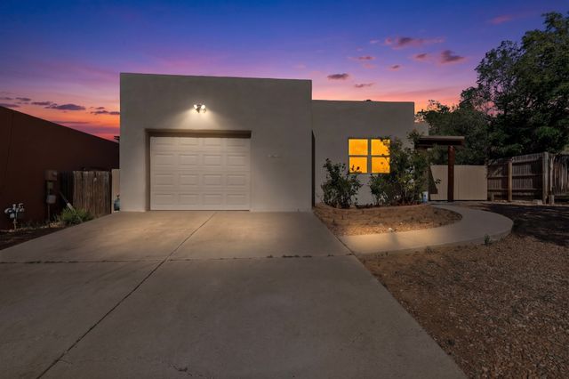 1507 Calle Angelina, Santa Fe, NM 87507