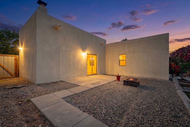 1507 Calle Angelina, Santa Fe, NM 87507