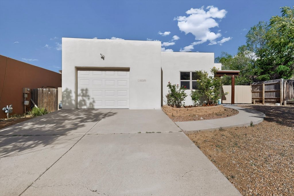 1507 Calle Angelina, Santa Fe, NM 87507