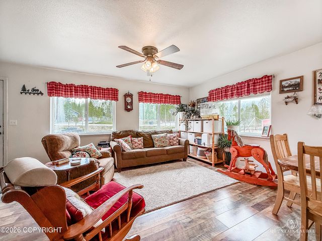 13933 W Brittany Lou Avenue, Houston, AK 99623