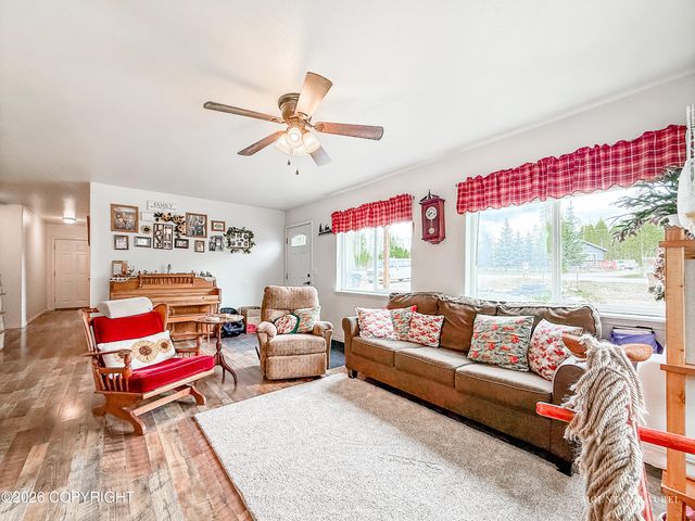 13933 W Brittany Lou Avenue, Houston, AK 99623