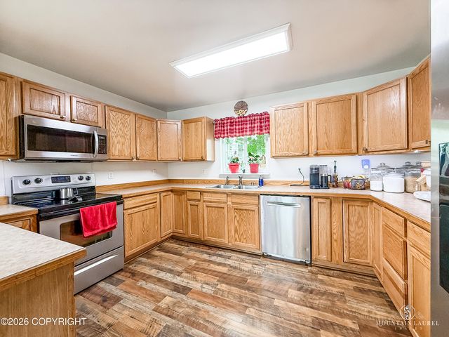 13933 W Brittany Lou Avenue, Houston, AK 99623