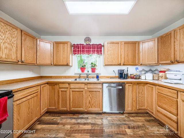 13933 W Brittany Lou Avenue, Houston, AK 99623