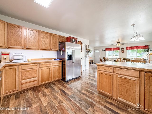 13933 W Brittany Lou Avenue, Houston, AK 99623