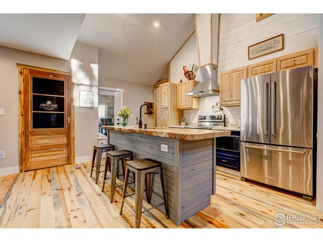 972 Aspen Dr, Lyons, CO 80540