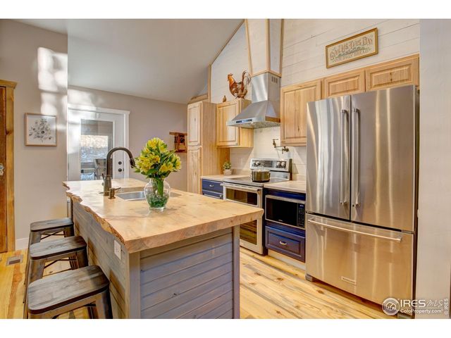 972 Aspen Dr, Lyons, CO 80540