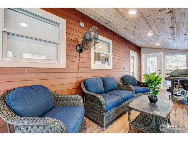 972 Aspen Dr, Lyons, CO 80540