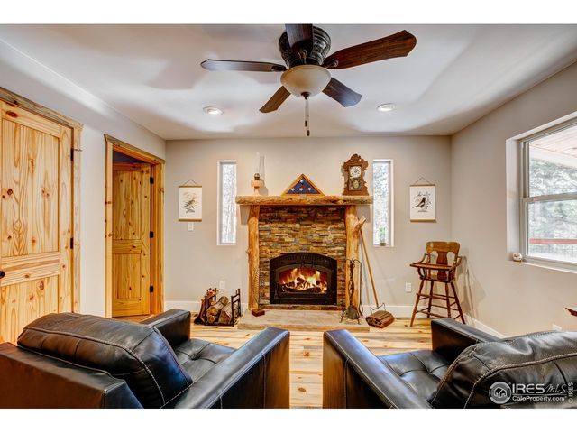 972 Aspen Dr, Lyons, CO 80540