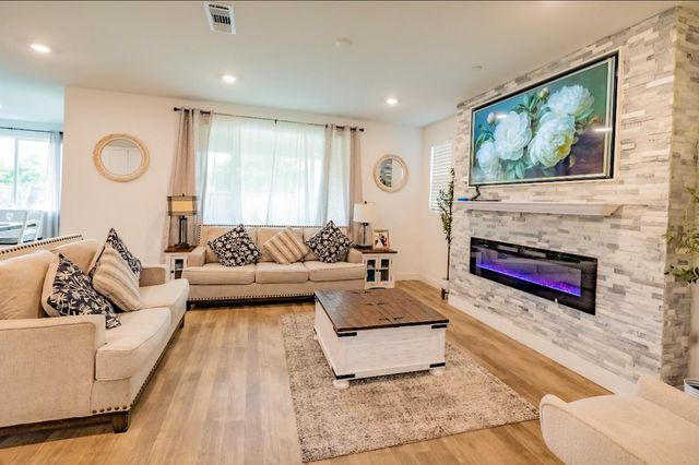 441 Avendale Dr, Manteca, CA 95337