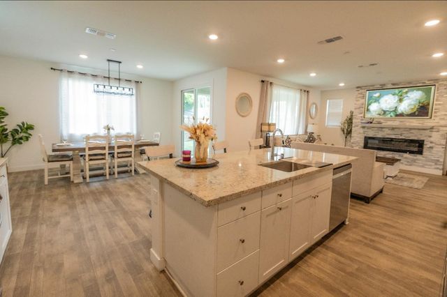 441 Avendale Dr, Manteca, CA 95337