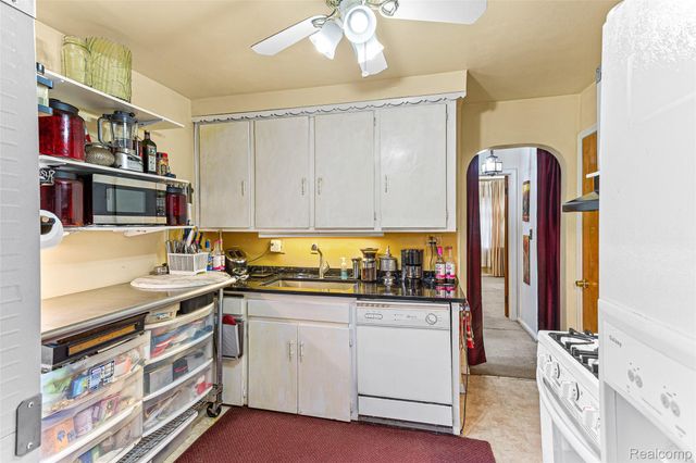 17980 Homer Street, Roseville, MI 48066