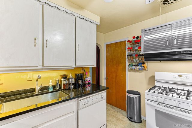 17980 Homer Street, Roseville, MI 48066