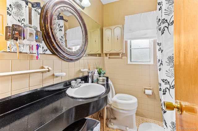 17980 Homer Street, Roseville, MI 48066