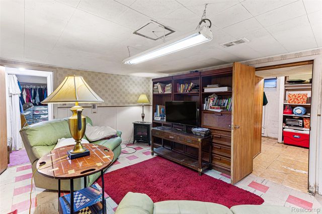 17980 Homer Street, Roseville, MI 48066