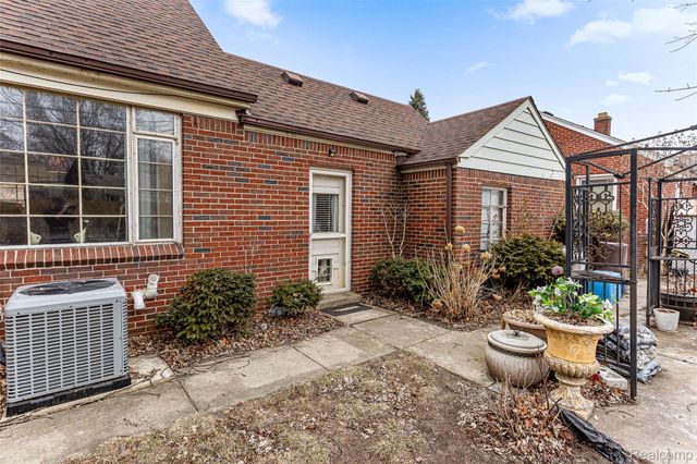 17980 Homer Street, Roseville, MI 48066