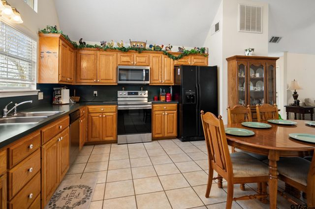 133 Valleywood Glen, Holly Lake Ranch, TX 75765