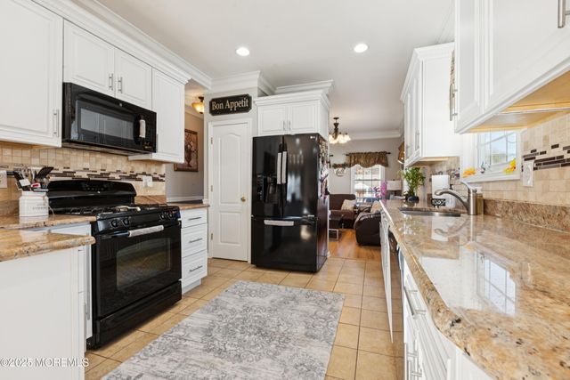 82 Tyndale Avenue, Monroe, NJ 08831