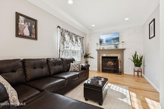 82 Tyndale Avenue, Monroe, NJ 08831