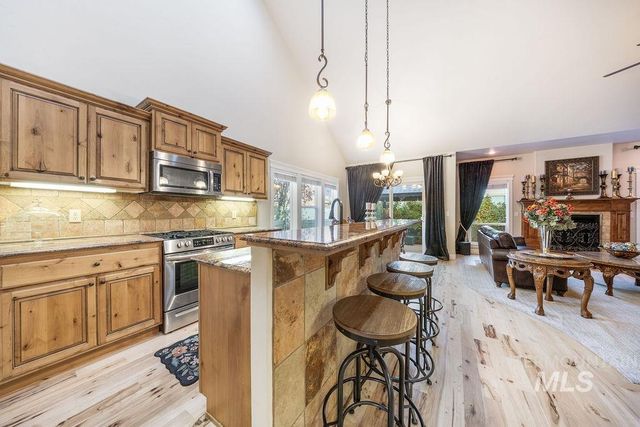 2698 N Vallin Ave, Meridian, ID 83646