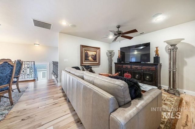 2698 N Vallin Ave, Meridian, ID 83646