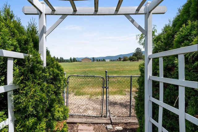 4821 S Conklin Rd, Greenacres, WA 99016