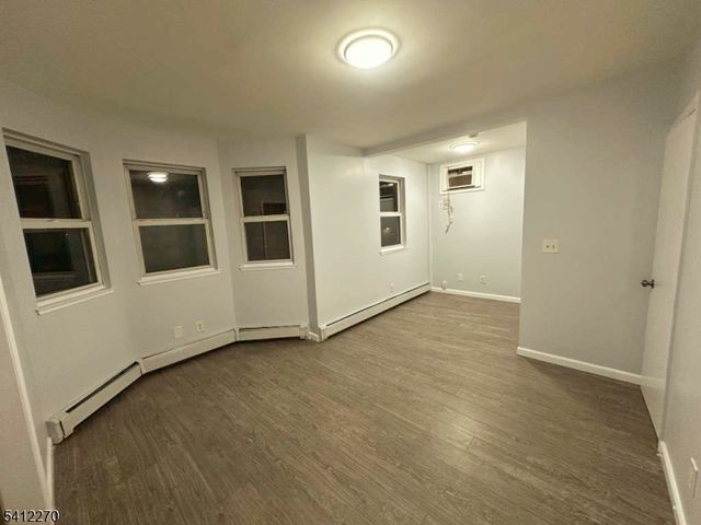 360 New St, Newark City, NJ 07103