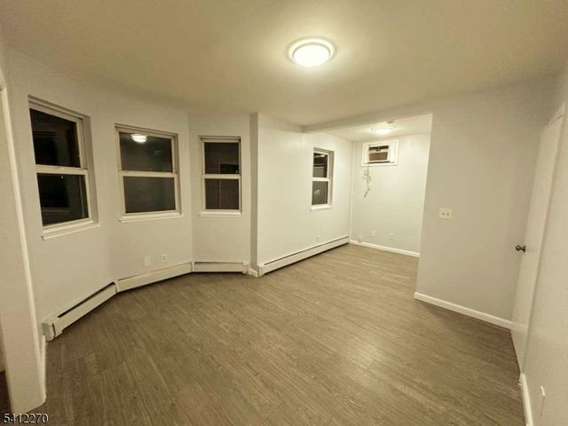 360 New St, Newark City, NJ 07103
