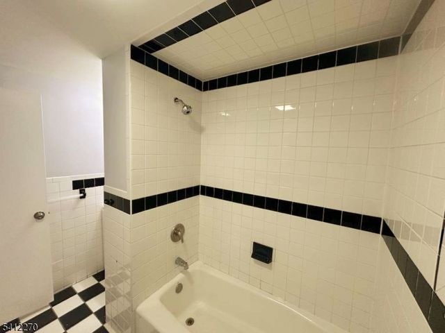 360 New St, Newark City, NJ 07103