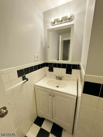 360 New St, Newark City, NJ 07103