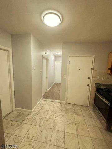 360 New St, Newark City, NJ 07103