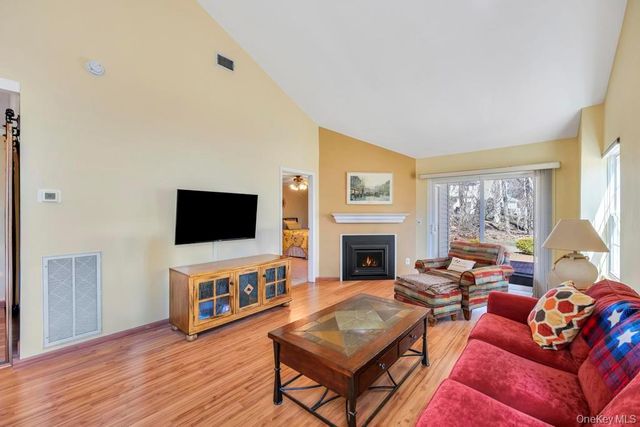 13 Mallard Path, Coram, NY 11727