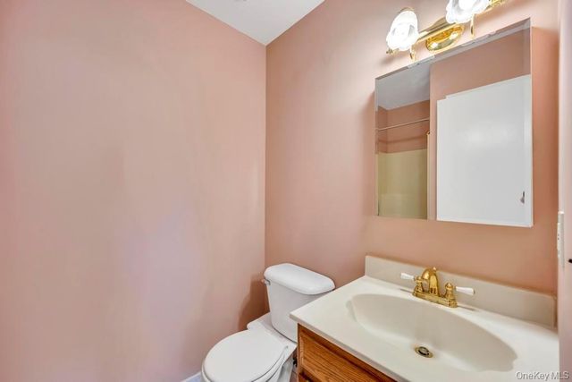 13 Mallard Path, Coram, NY 11727