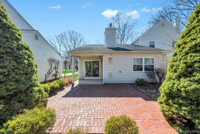 13 Mallard Path, Coram, NY 11727