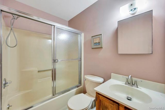 13 Mallard Path, Coram, NY 11727