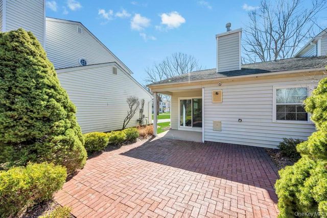 13 Mallard Path, Coram, NY 11727