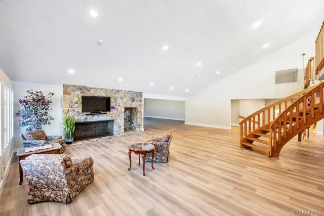 13 Mallard Path, Coram, NY 11727