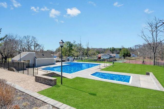 13 Mallard Path, Coram, NY 11727