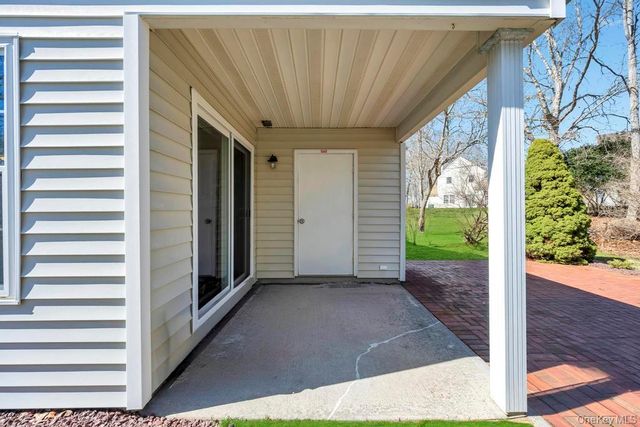 13 Mallard Path, Coram, NY 11727