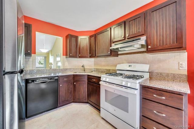 13 Mallard Path, Coram, NY 11727