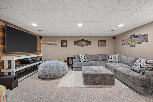 N65W28580 Fairlane DRIVE, Hartland, WI 53029